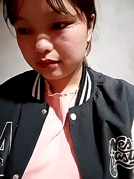 XoiXoi232 online show from 10-25-25, 01:40