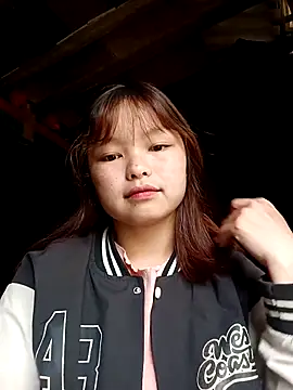 XoiXoi232 online show from 10-26-25, 01:44