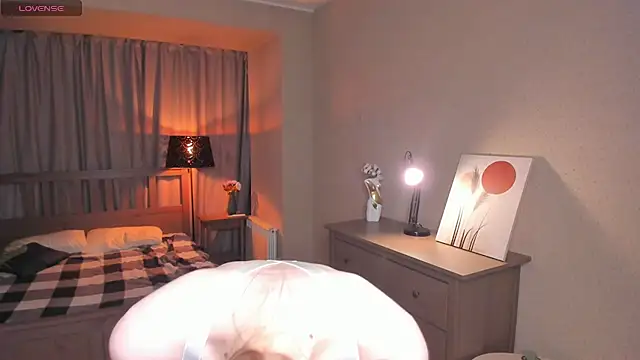 OdellaFrake online show from 10-31-25, 09:05