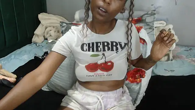 Snapshot of blueyXxX chatting on 09-20-25, 01:56 blueyXxX online show from 09-20-25, 01:56