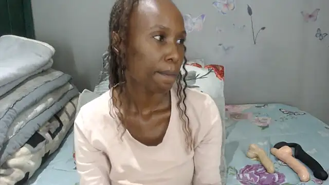 Snapshot of blueyXxX chatting on 09-26-25, 01:15 blueyXxX online show from 09-26-25, 01:15