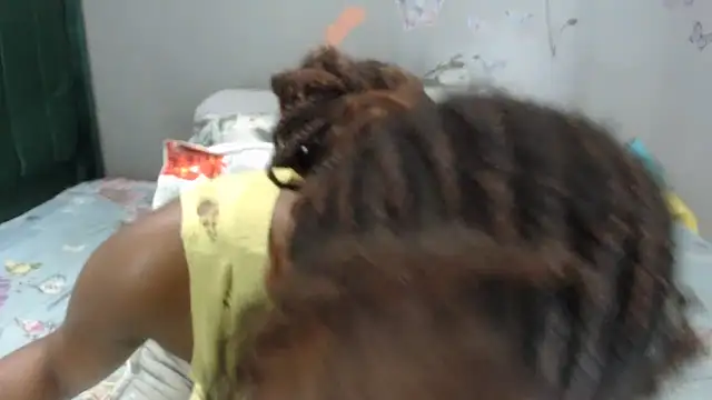 Snapshot of blueyXxX chatting on 10-01-25, 10:27 blueyXxX online show from 10-01-25, 10:27