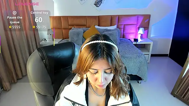 Catti Brie online show from 10-22-25, 11:54