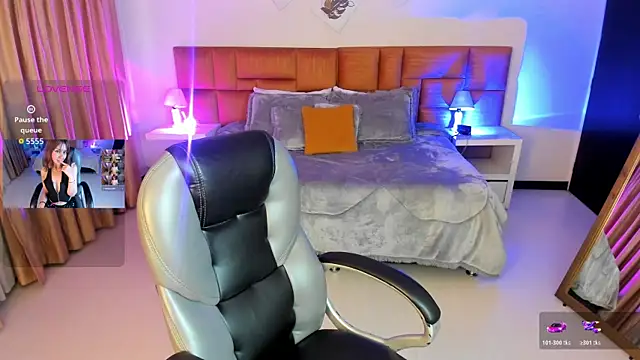 Catti Brie online show from 11-15-25, 11:40