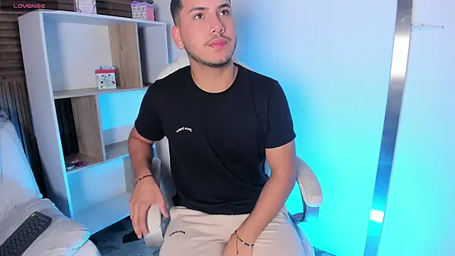 Axel grey  online show from 09-10-25, 12:38