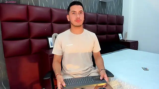 Axel grey  online show from 09-12-25, 01:33