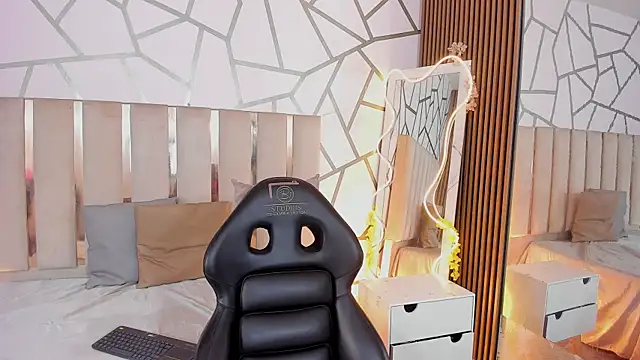 CYRUS TAY online show from 04-28-26, 12:10