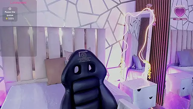 CYRUS TAY online show from 04-30-26, 12:22