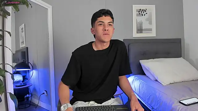 Tylerffoxx online show from 10-06-25, 10:40