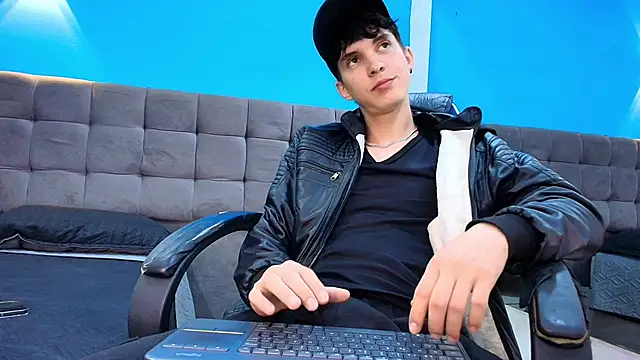 Snapshot of Jheampiiero chatting on 05-20-26, 02:12 Jheampiiero online show from 05-20-26, 02:12