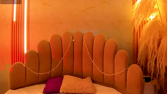 lanarios online show from 10-17-25, 04:37