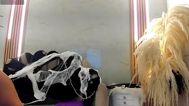 lanarios online show from 10-24-25, 04:20