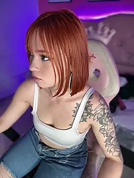 Snapshot of Alysson_LS chatting on 09-17-25, 03:41 Alysson LS online show from 09-17-25, 03:41