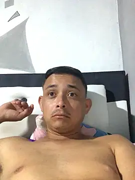 Snapshot of veronica_and_bryan chatting on 09-11-25, 04:23 veronica and bryan online show from 09-11-25, 04:23