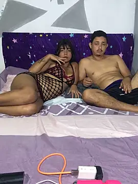 Snapshot of veronica_and_bryan chatting on 10-13-25, 04:45 veronica and bryan online show from 10-13-25, 04:45