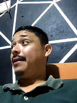 Snapshot of veronica_and_bryan chatting on 11-02-25, 12:46 veronica and bryan online show from 11-02-25, 12:46