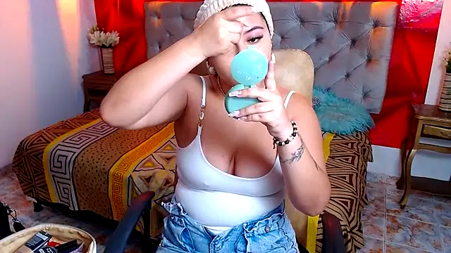 Snapshot of IsabellaaSweet chatting on 10-04-25, 12:47 IsabellaaSweet online show from 10-04-25, 12:47