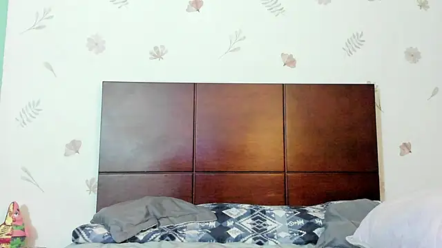 Snapshot of marie_pourtoii chatting on 09-25-25, 12:25 marie pourtoii online show from 09-25-25, 12:25