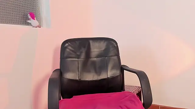 Snapshot of marie_pourtoii chatting on 10-13-25, 01:05 marie pourtoii online show from 10-13-25, 01:05