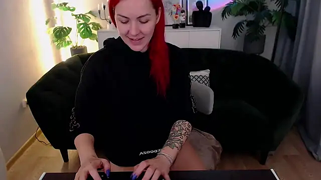 Snapshot of Arri_elle chatting on 11-24-25, 12:43 Arri elle online show from 11-24-25, 12:43