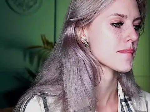 Nelly Carroll online show from 09-13-25, 04:40