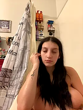 Snapshot of madsdeluxe chatting on 10-11-25, 11:36 madsdeluxe online show from 10-11-25, 11:36