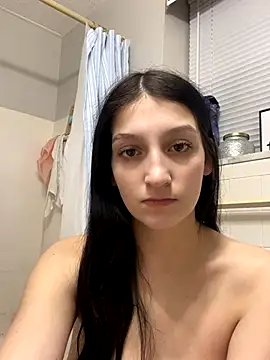 Snapshot of madsdeluxe chatting on 12-05-25, 01:47 madsdeluxe online show from 12-05-25, 01:47