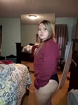 Snapshot of JuicyExxxperience chatting on 11-18-25, 02:10 JuicyExxxperience online show from 11-18-25, 02:10