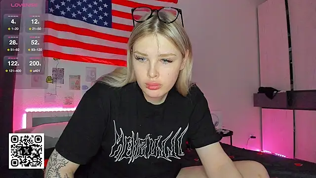 Snapshot of myrzilka chatting on 12-15-25, 12:31 myrzilka online show from 12-15-25, 12:31