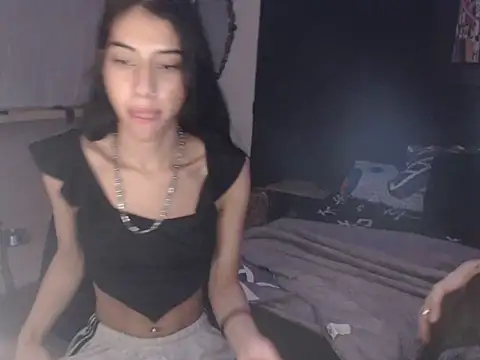 Snapshot of Dara-montenegro chatting on 10-13-25, 06:35 Dara-montenegro online show from 10-13-25, 06:35