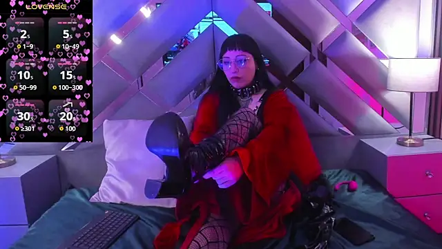 Snapshot of Ravenna666_ chatting on 12-21-25, 02:02 Ravenna666 online show from 12-21-25, 02:02