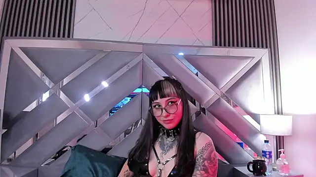 Snapshot of Ravenna666_ chatting on 01-11-26, 07:19 Ravenna666 online show from 01-11-26, 07:19