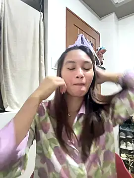 LanySylvia online show from 12-19-25, 04:36