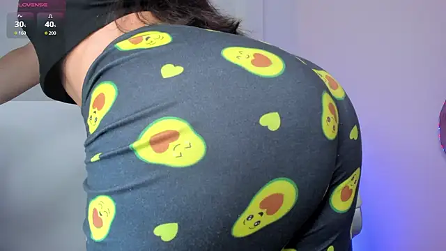 Snapshot of Ariah_Walker_ chatting on 11-15-25, 05:27 Ariah Walker online show from 11-15-25, 05:27