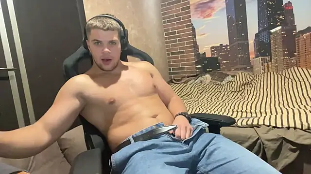 Snapshot of MusclePhantom chatting on 09-26-25, 07:40 MusclePhantom online show from 09-26-25, 07:40