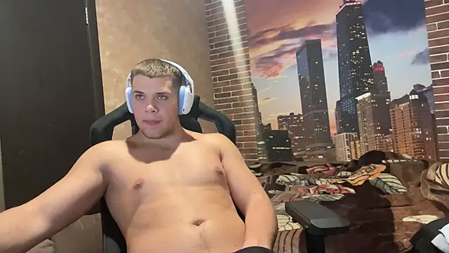 Snapshot of MusclePhantom chatting on 10-19-25, 07:58 MusclePhantom online show from 10-19-25, 07:58