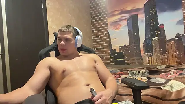 Snapshot of MusclePhantom chatting on 10-22-25, 08:08 MusclePhantom online show from 10-22-25, 08:08