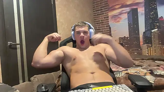 Snapshot of MusclePhantom chatting on 10-23-25, 08:18 MusclePhantom online show from 10-23-25, 08:18