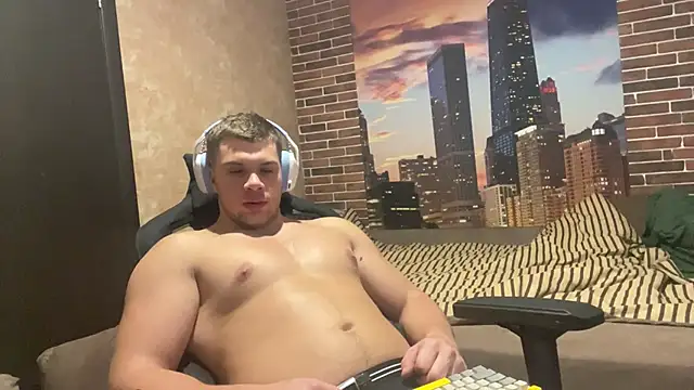 Snapshot of MusclePhantom chatting on 10-27-25, 10:58 MusclePhantom online show from 10-27-25, 10:58