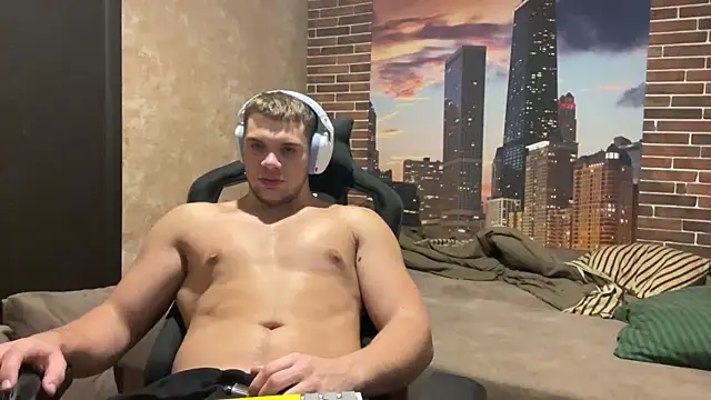 Snapshot of MusclePhantom chatting on 10-28-25, 10:12 MusclePhantom online show from 10-28-25, 10:12