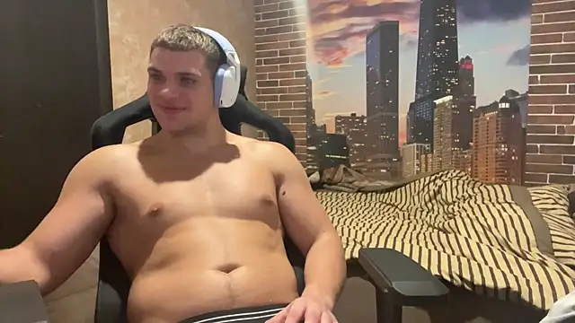 Snapshot of MusclePhantom chatting on 10-30-25, 09:15 MusclePhantom online show from 10-30-25, 09:15