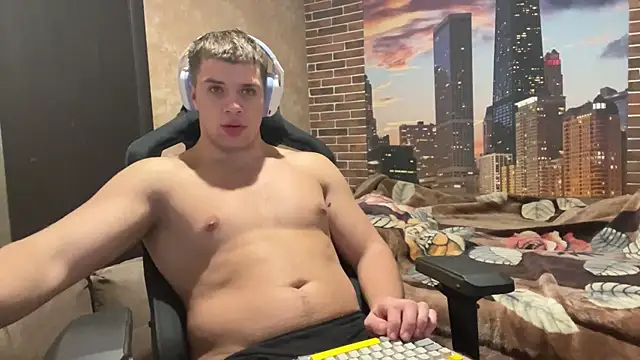 Snapshot of MusclePhantom chatting on 10-31-25, 09:27 MusclePhantom online show from 10-31-25, 09:27