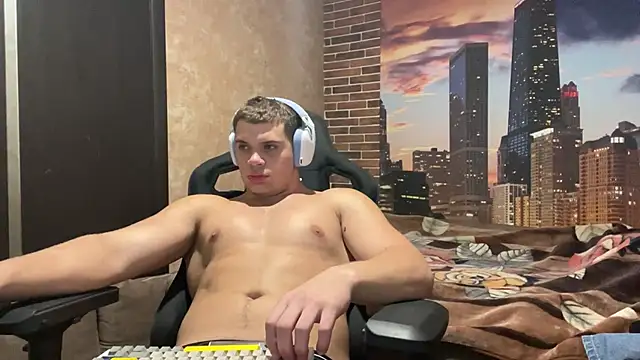 Snapshot of MusclePhantom chatting on 11-05-25, 09:04 MusclePhantom online show from 11-05-25, 09:04