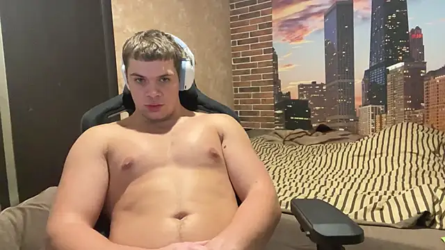 Snapshot of MusclePhantom chatting on 11-15-25, 10:04 MusclePhantom online show from 11-15-25, 10:04