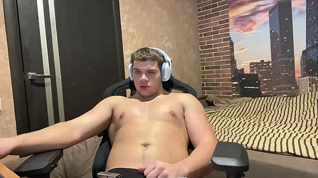 Snapshot of MusclePhantom chatting on 11-17-25, 09:31 MusclePhantom online show from 11-17-25, 09:31