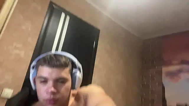 Snapshot of MusclePhantom chatting on 11-23-25, 10:09 MusclePhantom online show from 11-23-25, 10:09