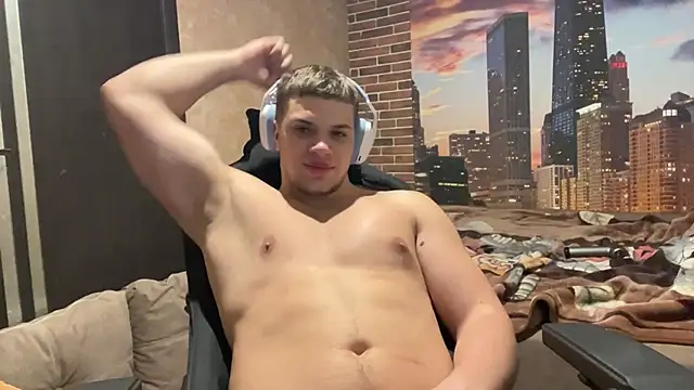 Snapshot of MusclePhantom chatting on 11-24-25, 09:36 MusclePhantom online show from 11-24-25, 09:36