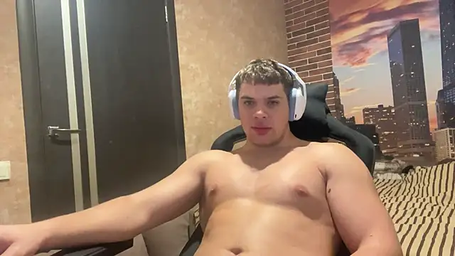 Snapshot of MusclePhantom chatting on 12-15-25, 09:52 MusclePhantom online show from 12-15-25, 09:52