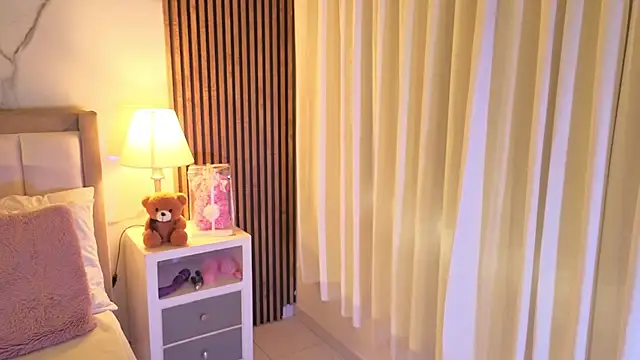 LunaRosse  online show from 10-10-25, 12:04