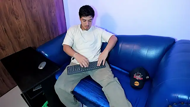 Snapshot of juanmechanic_ chatting on 11-12-25, 03:01 juanmechanic online show from 11-12-25, 03:01